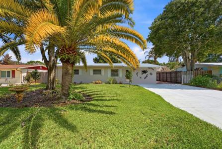 1095 NE Tuxedo Terrace