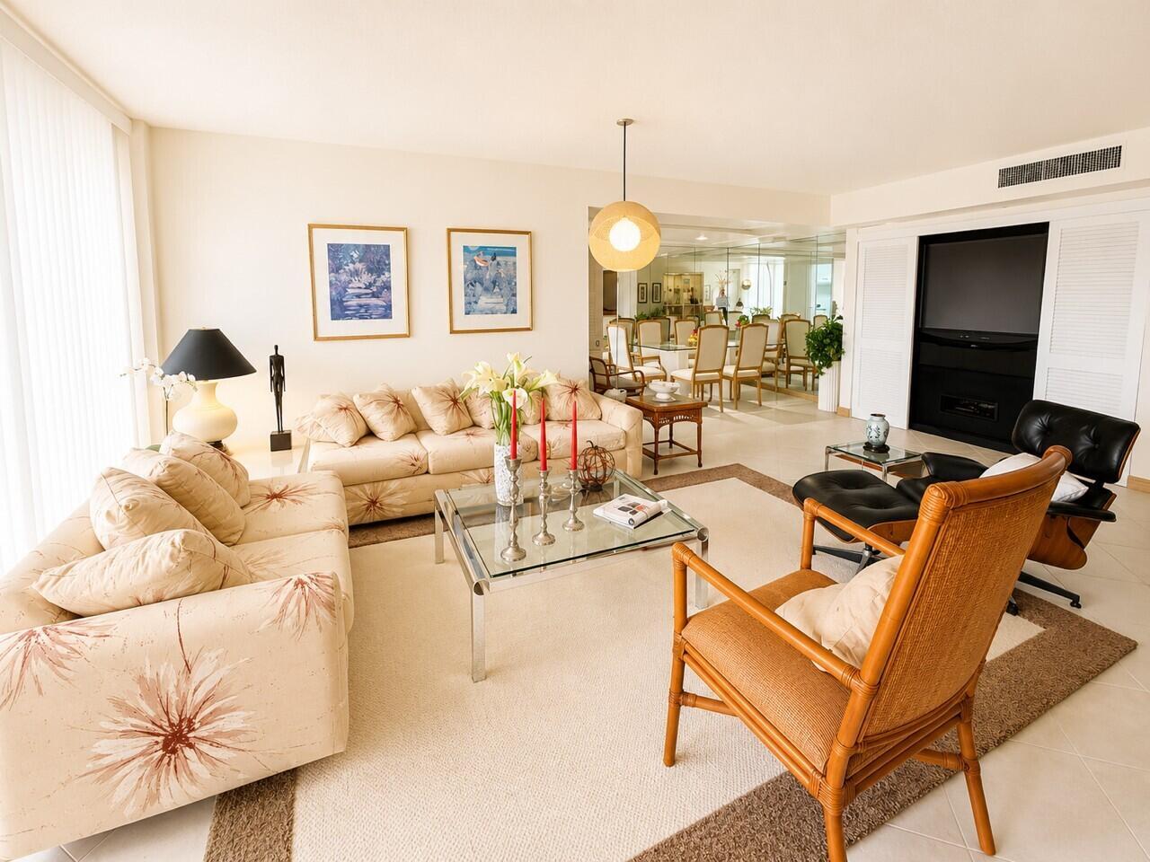 Image 3: Living room
