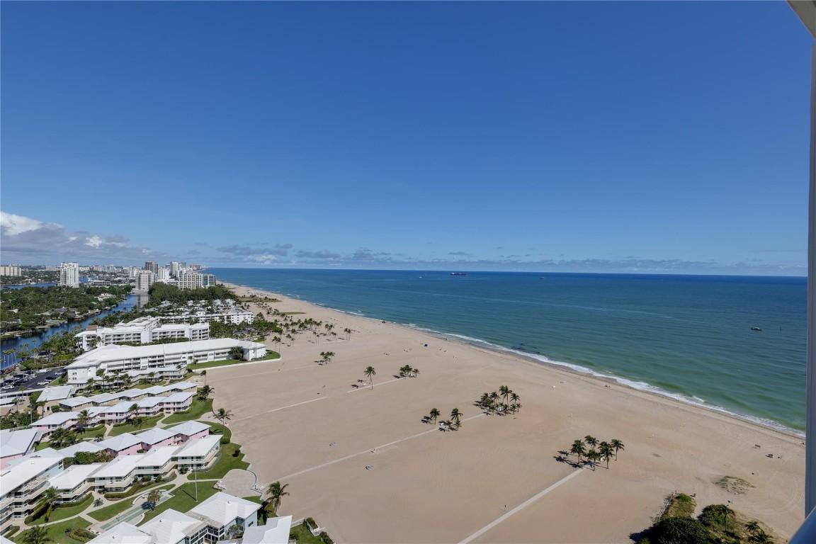 Image 2: Incredible panoramic views