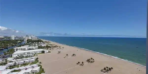 Image 2: Incredible panoramic views