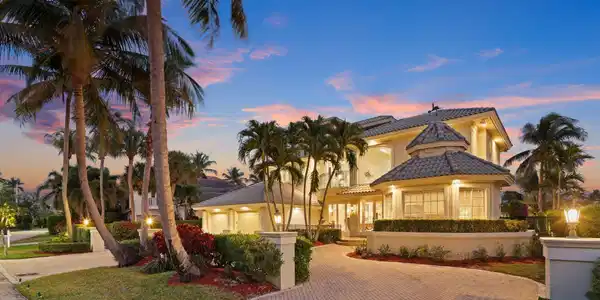 Image 4: 4317 Intracoastal Drive - 138.jpg-SMALL