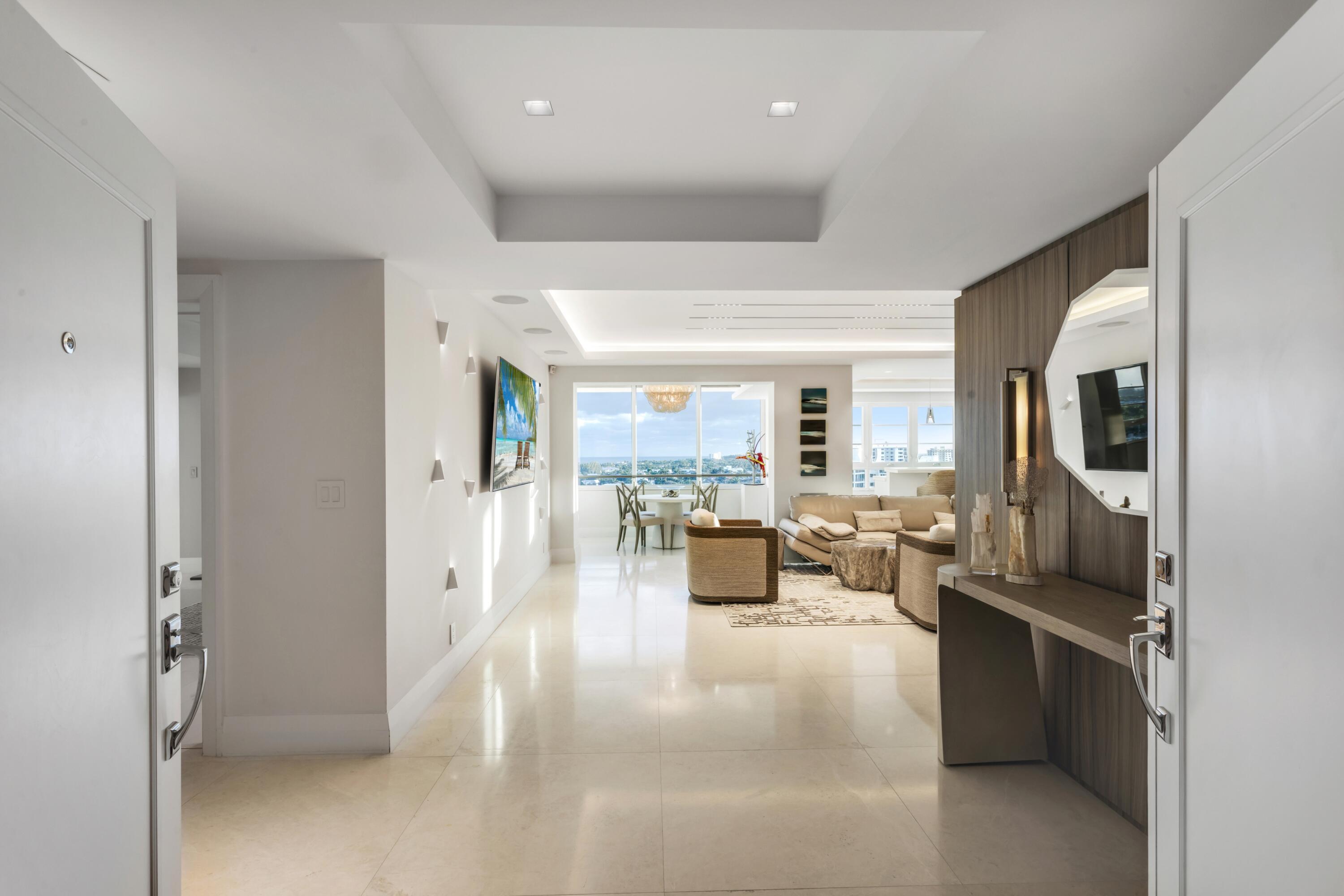 Image 3: mls_FOYER_STRAIGHT_EB