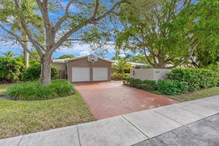 1624 Middle River Drive