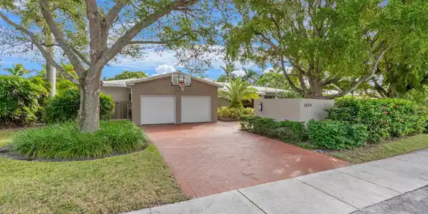 1624 Middle River Drive