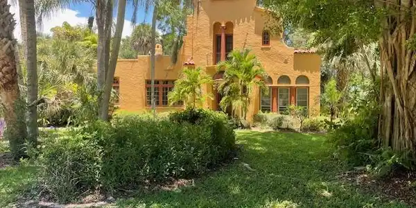 900 Royal Palm Place
