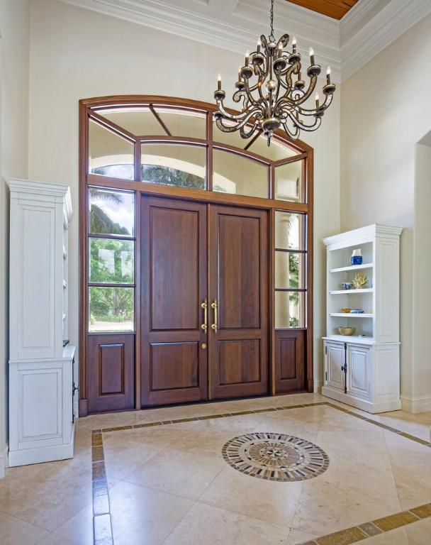 Image 3: Front Entry - Foyer