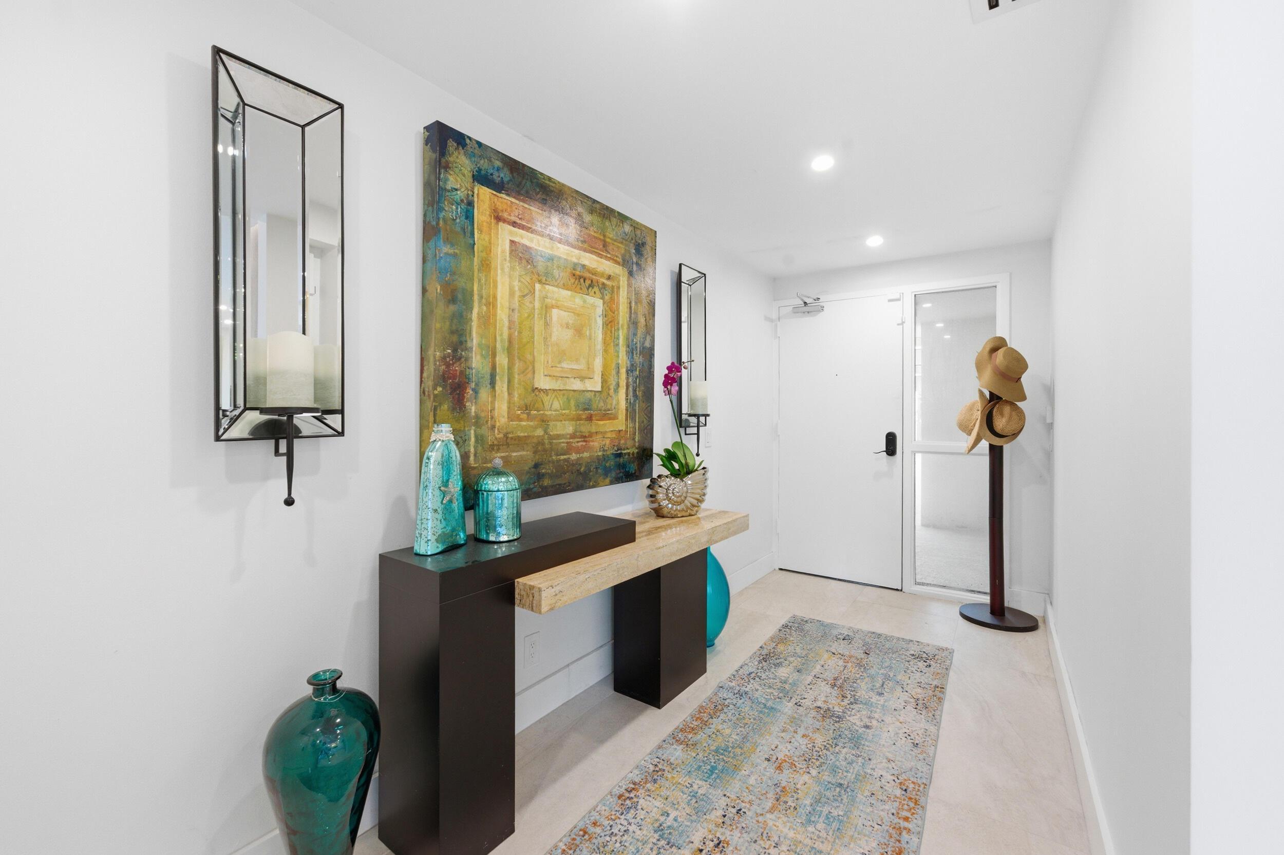 Image 4: Foyer