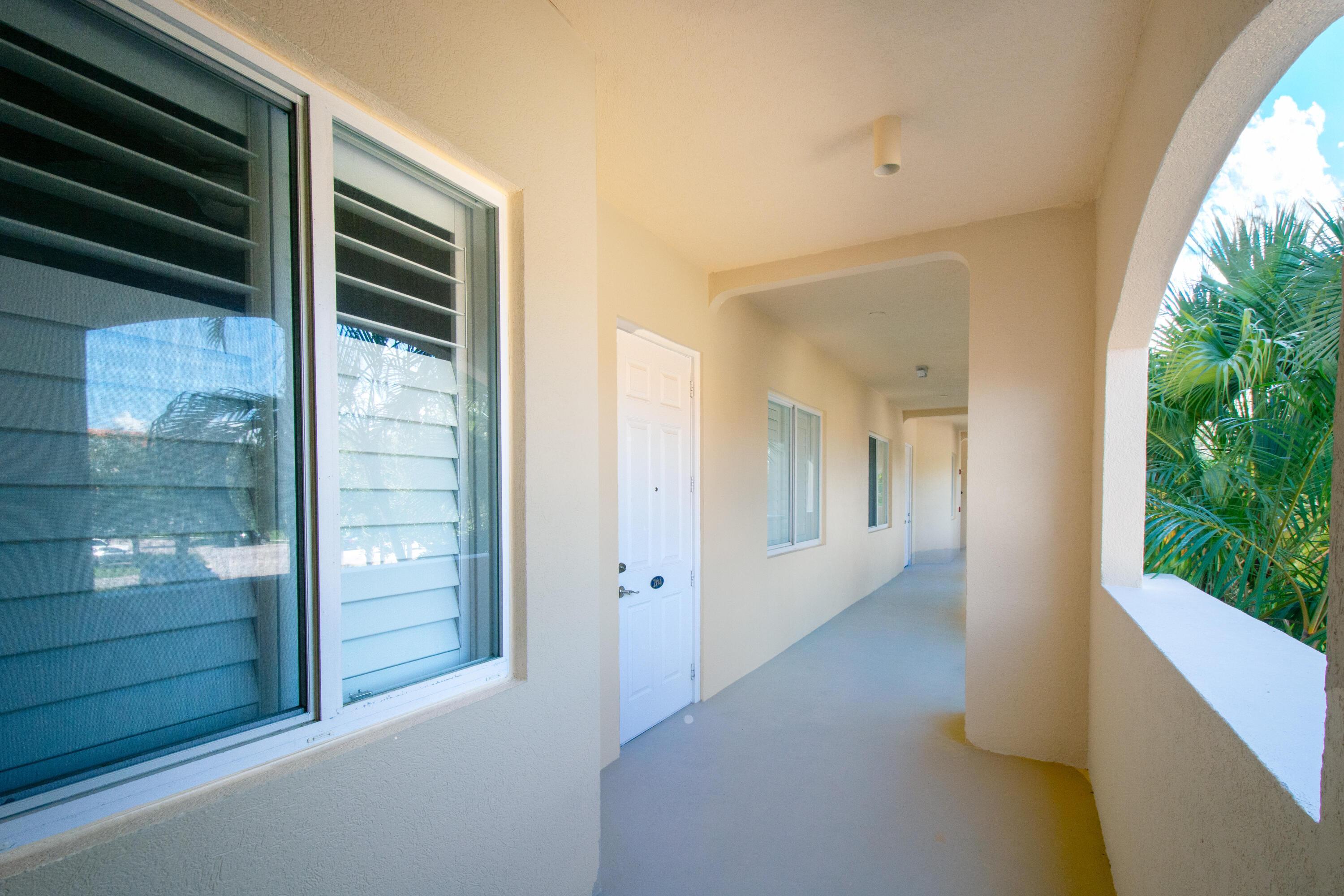 Image 4: Front Door Hallway