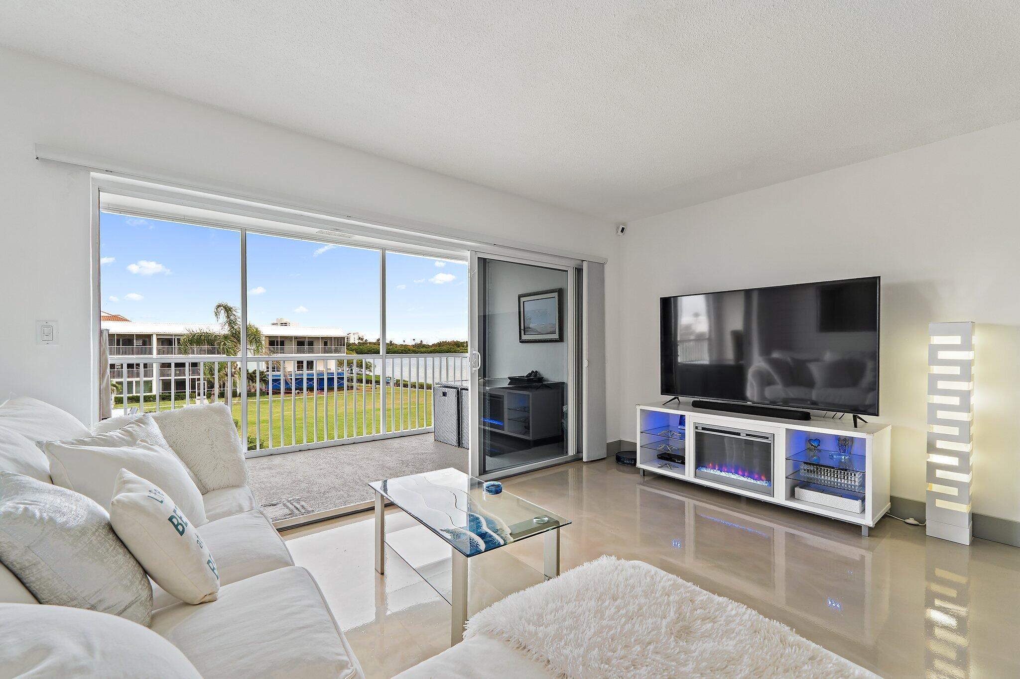 Image 4: 036-100WaterwayRd-E305-Tequesta-SMALL