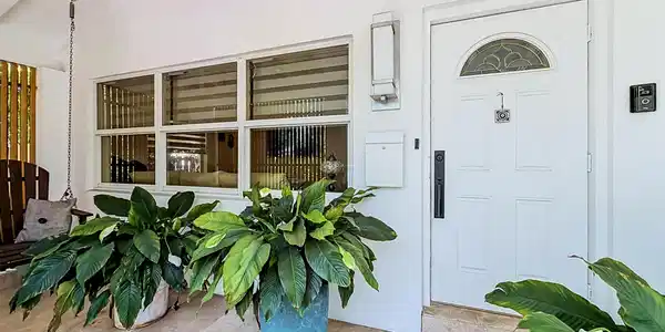 Image 3: Front Door/Porch