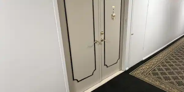 Image 2: DOUBLE DOOR ENTRY