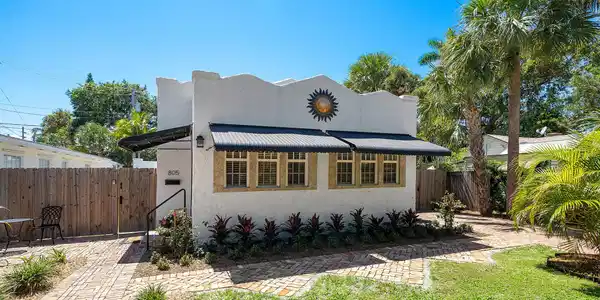805 N Lakeside Drive