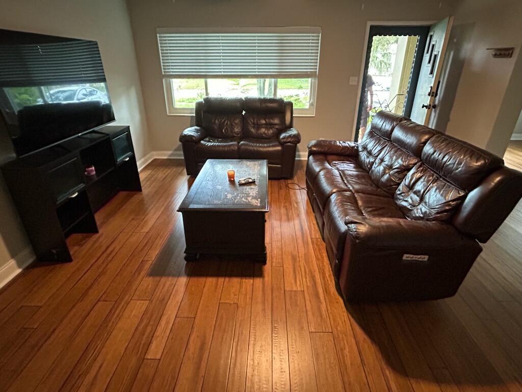 Image 2: LivingRoom