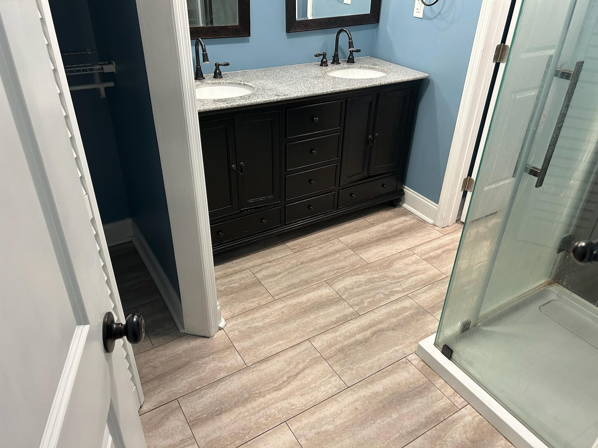 Image 4: PrimaryBathroom