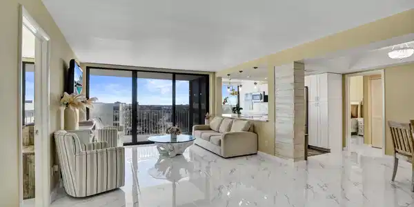 Image 2: Waterfront condo in South Palm Beach