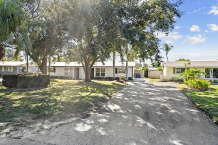 2446 SW Hideaway Lane