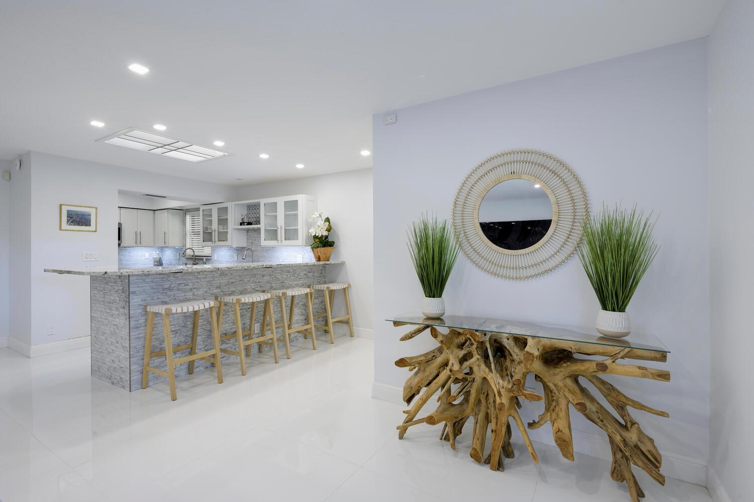 Image 3: Foyer