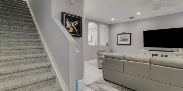 Image 4: House 1-8