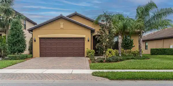 628 SE Monet Dr