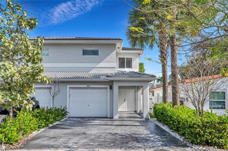 808 NE 15th Avenue