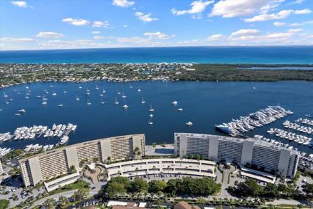 136 Lakeshore Drive
