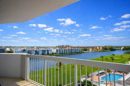 115 Lakeshore Drive