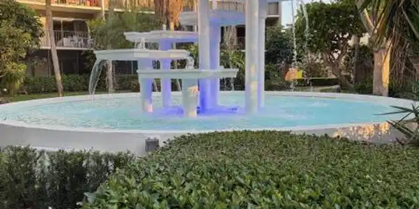 Image 3: Fountain