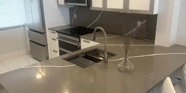 Image 4: Kitchen Island