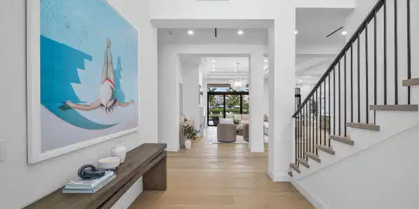 Image 4: Foyer