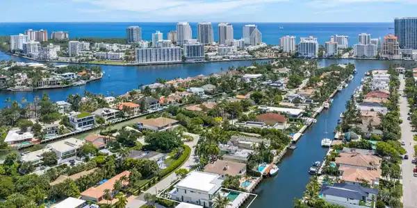 Image 3: Unobstructed Intracoastal & Ocean Access