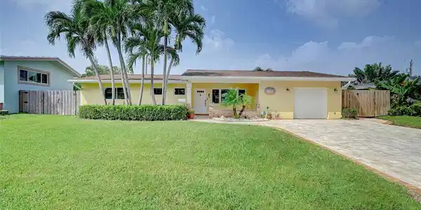 807 SE 10th Ter