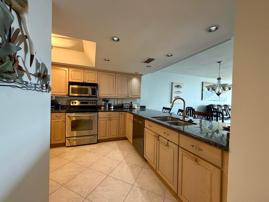 Image 2: Kitchen2