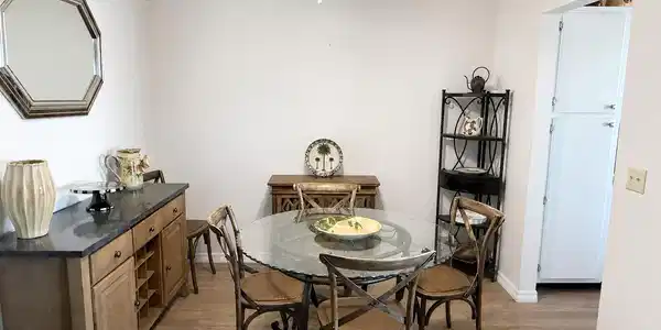 Image 4: Dining Room