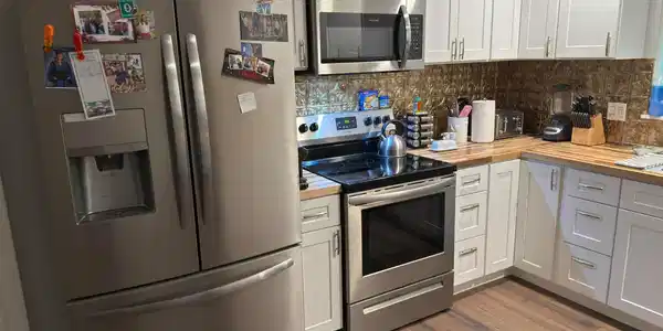 Image 3: Kitchen