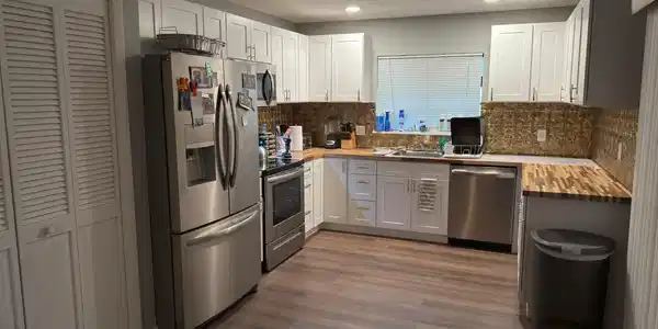 Image 4: Kitchen