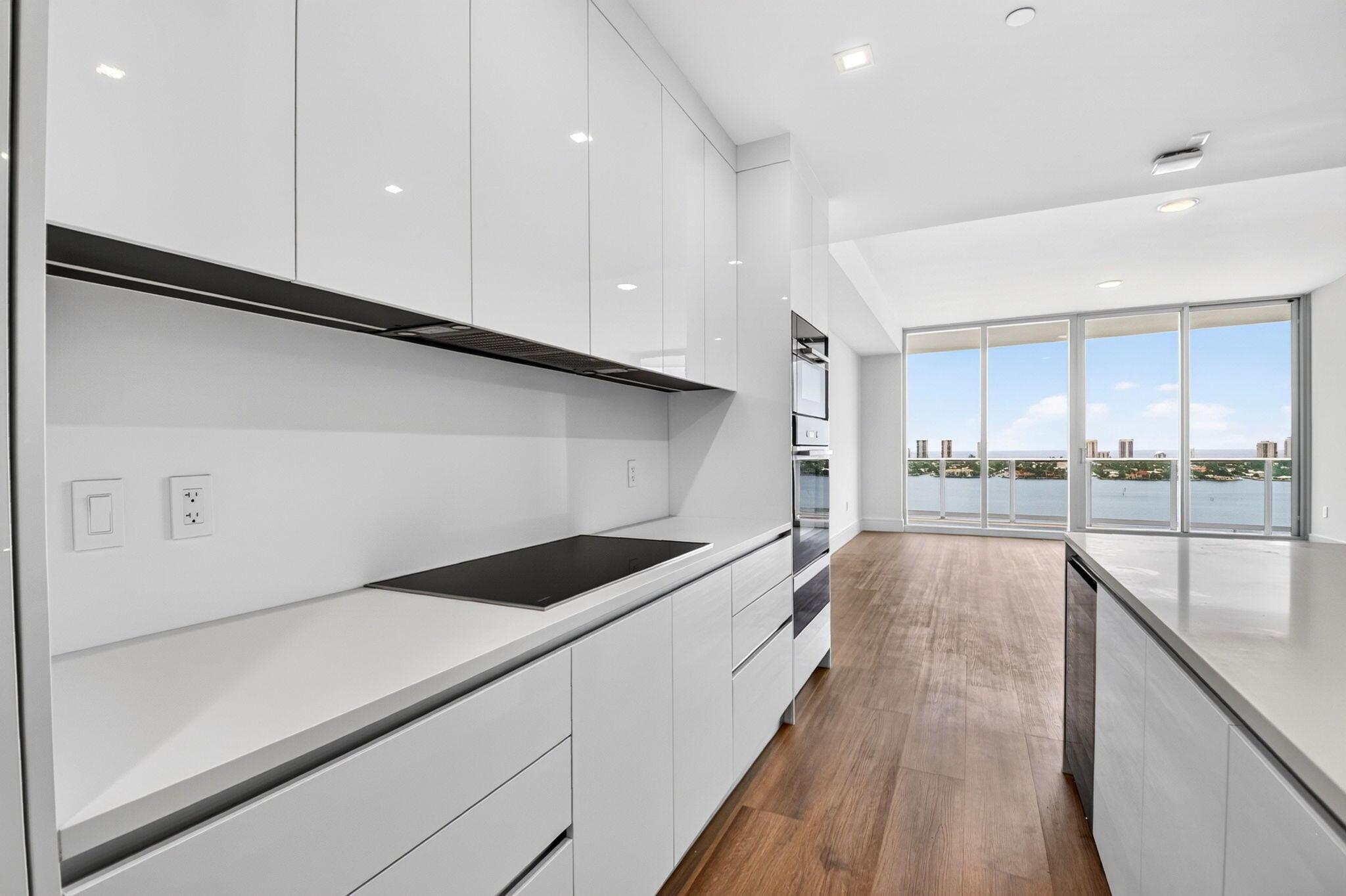 Image 3: Kitchen
