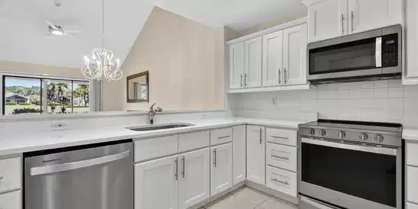 Image 3: Kitchen