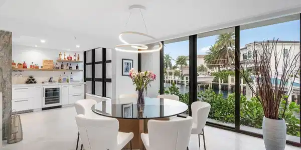 Image 4: Dining Area