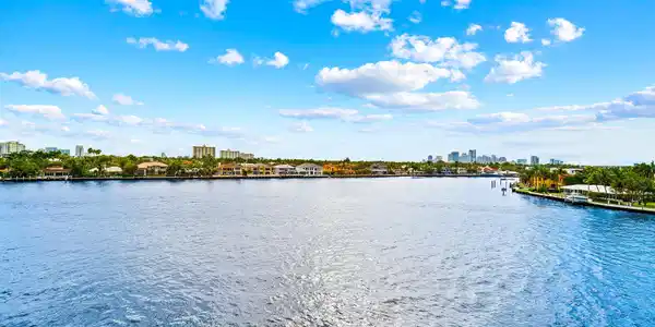 511 Bayshore Dr