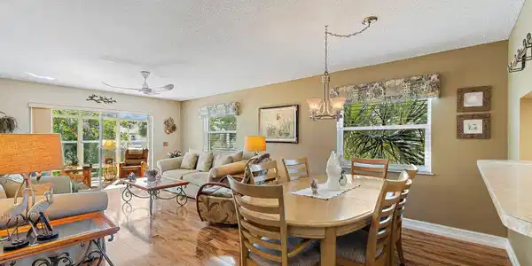 Image 4: Bright + Airy