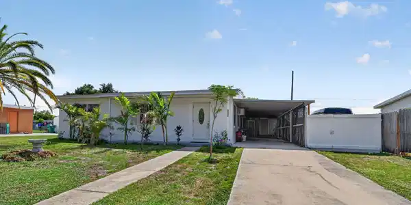 Image 4: 20-web-or-mls-P1293393