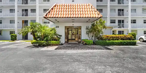 Image 3: 002-29YachtClubDrive-304-NorthPalmBeach-