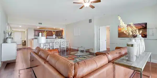14951 Royal Oaks Ln