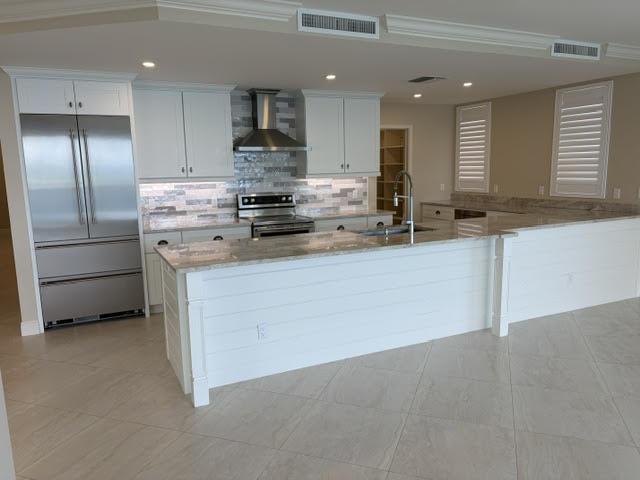 Image 4: 140 Inlet kitchen