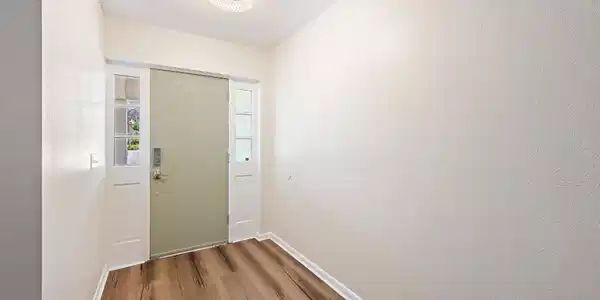 Image 3: Entryway