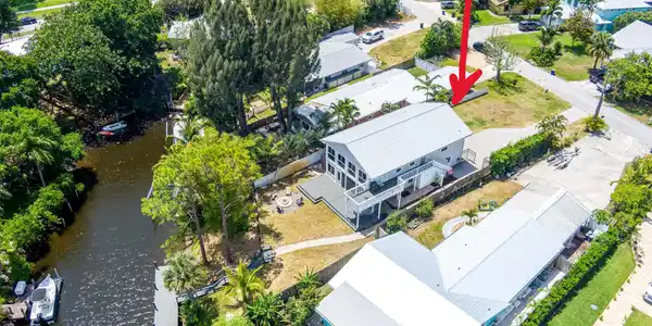1447 SW Peninsula Lane