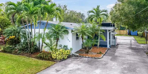 788 SW 28th Street