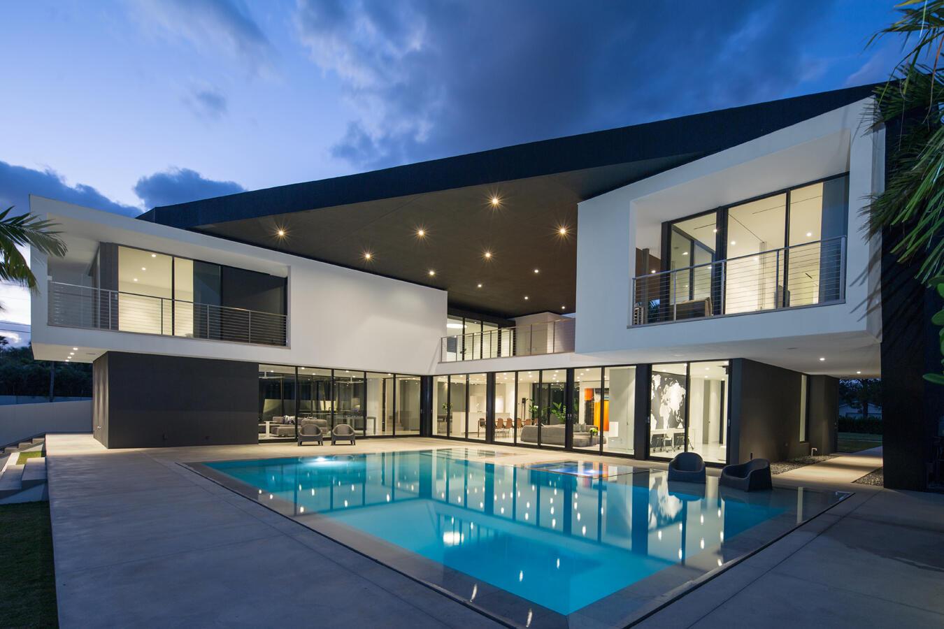 Image 2: Rear of Home