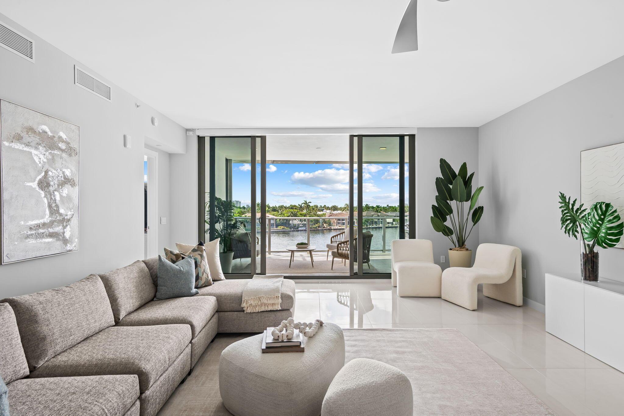 Image 3: Living room with View of the Intracoastal, Middle
