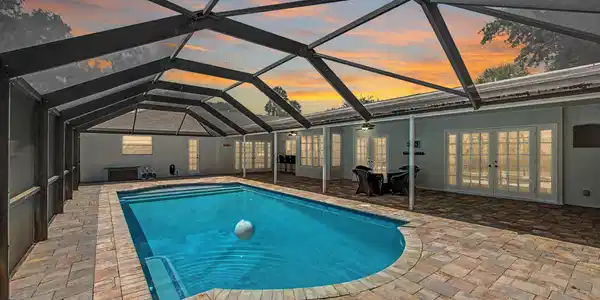 Image 3: Pool